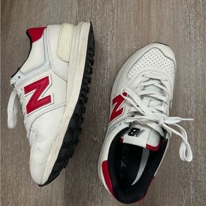 New Balance Classic Men’s sneakers size 7/womens 9